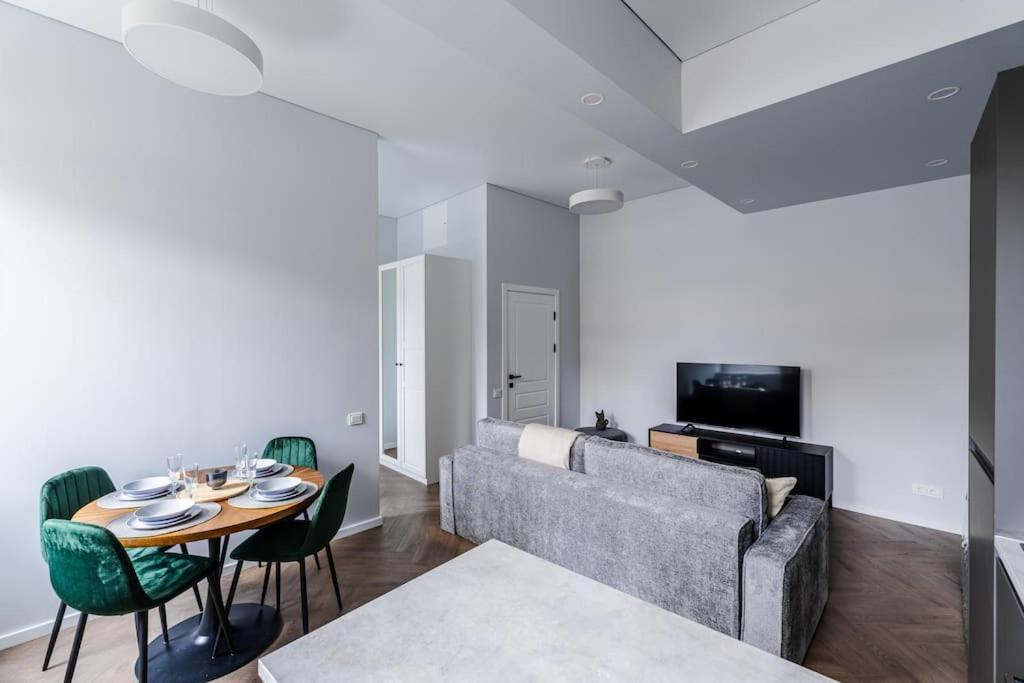 Modern Flat In Old Town Kaunas - Free Parking & Self Check-In Eksteriør bilde