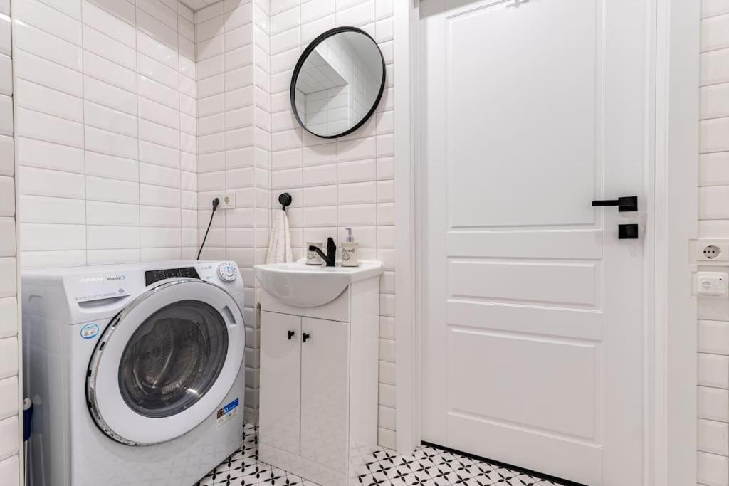 Modern Flat In Old Town Kaunas - Free Parking & Self Check-In Eksteriør bilde